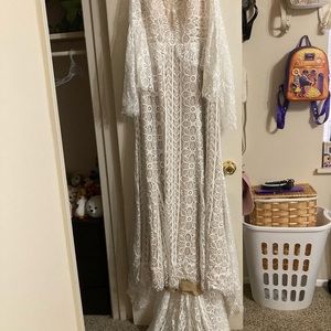 White lace wedding dress size 16w